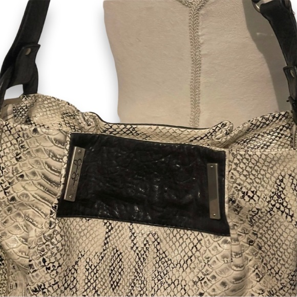 FINAL || JESSICA SIMPSON Reptile Faux Leather Tote White & Black Bag - Picture 3 of 10